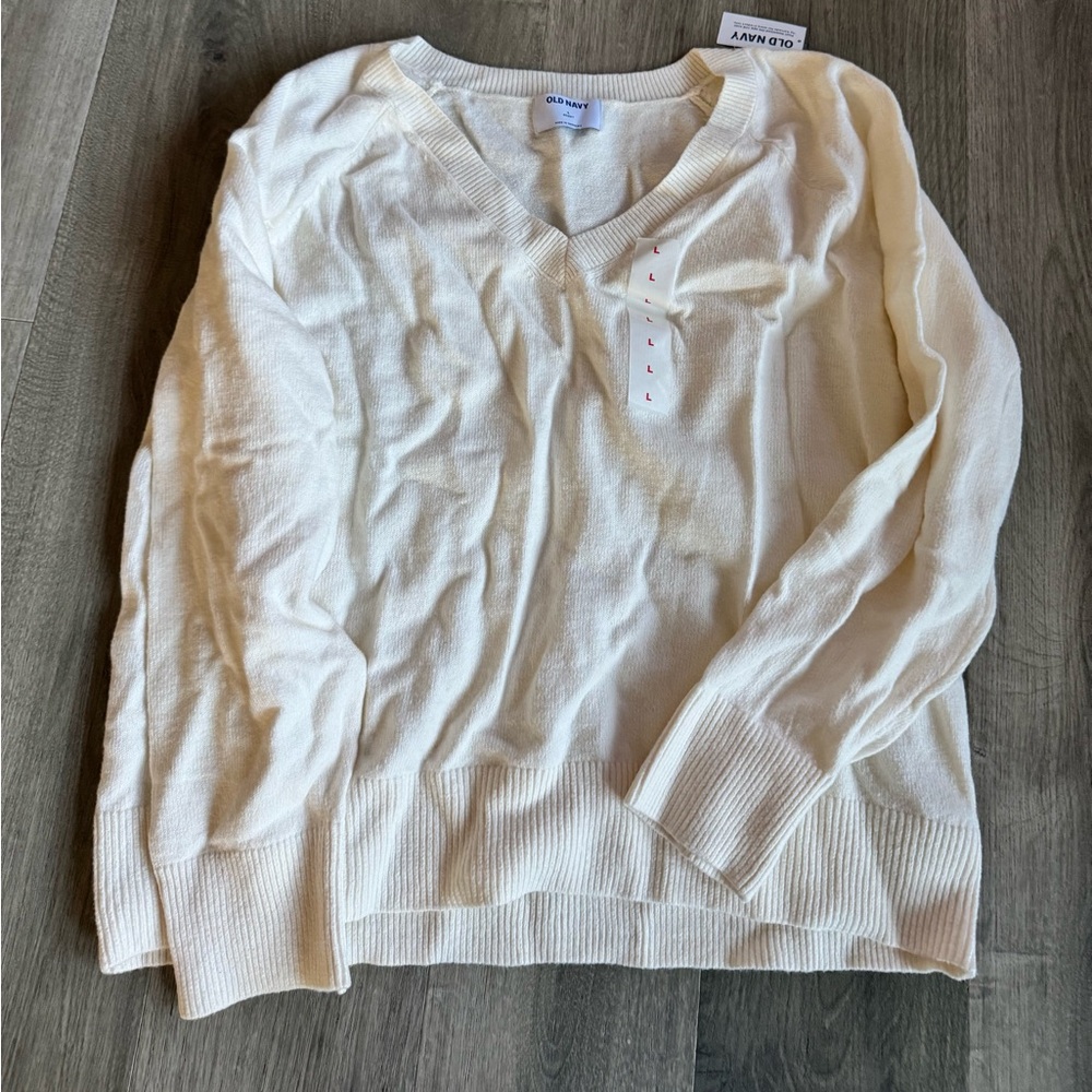 NEW🤍Women’s V-neck Sweater